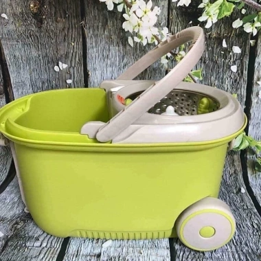 Bộ cây lau nhà xoay tay 360° Lock&Lock MOP-L003 xanh lá - 2 bông trắng & tím, giá 860.000₫ 3 Bộ cây lau nhà xoay tay 360° Lock&Lock MOP-L003 xanh lá - 2 bông trắng & tím, giá 860.000₫ 3