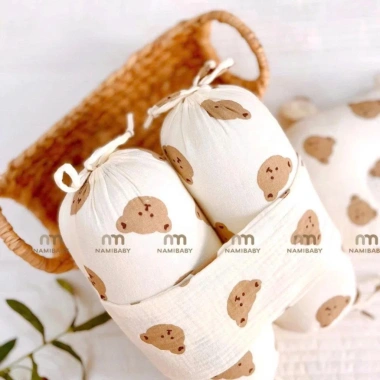 Bộ Chặn Kèm Gối Bông Muslin NAMI BABY - Vải Xô Mềm Mại, Thoáng Mát, Chống Giật, Ngủ Ngon 109k