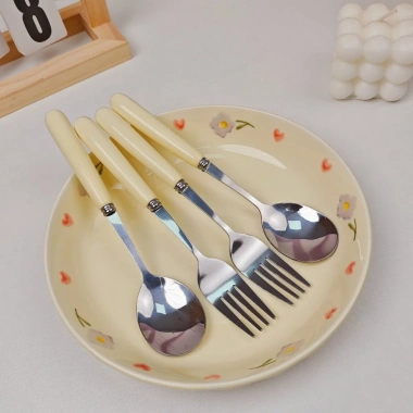 Bộ chén sú, đĩa, thố, tô, ly hoa kem - Giá 20.580₫, dụng cụ ăn cơm gia đình