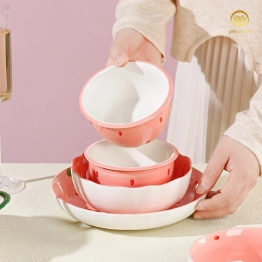 Bộ chén sứ, đĩa, thố, tô, ly họa tiết dâu tây - Đồ ăn đáng yêu, giá 25.000 VND