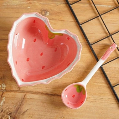 Bộ chén sứ, đĩa, thố, tô, ly họa tiết dâu tây - Đồ ăn đáng yêu, giá 25.000 VND
