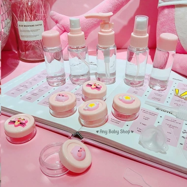 Bộ chiết mỹ phẩm du lịch 10 món siêu cute độc quyền kèm sticker heo hồng, khiên Sa.Ku.Ra, giá chỉ 51.000 VND