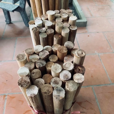 Bó Cọc Gỗ 20 Thanh Keo Tròn 30mm*130cm - Giàn Leo Cây, Deco Thôn Quê, Giá chỉ 90.000₫
