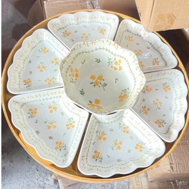 Bộ đĩa thờ cúng sứ hoa mai vàng chịu nhiệt - Set bát đĩa hoa mặt trời, giá 300.000₫ 5 Bộ đĩa thờ cúng sứ hoa mai vàng chịu nhiệt - Set bát đĩa hoa mặt trời, giá 300.000₫ 5