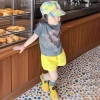 Bộ đồ bé gái áo thun ngắn tay in hình và quần short vàng mỏng 2 mảnh - Giá ưu đãi 176k 6