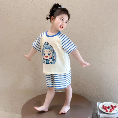 Bộ đồ bé gái mùa hè - Áo ngắn tay hoạt hình siêu dễ thương, giảm giá chỉ 181.141₫