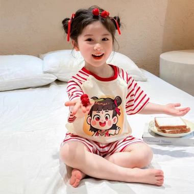 Bộ đồ bé gái mùa hè - Áo ngắn tay hoạt hình siêu dễ thương, giảm giá chỉ 181.141₫