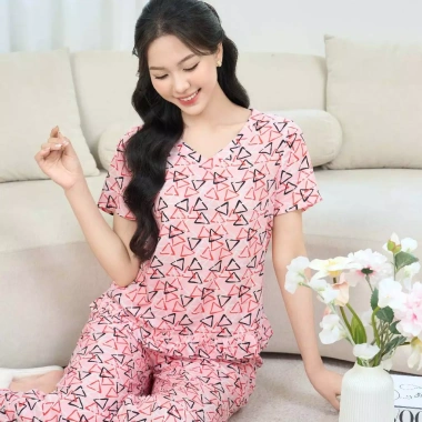 Bộ đồ mặc nhà nữ CARDINA chất lanh, cổ tim, tay ngắn, quần suông gấu áo bèo - 295.000₫
