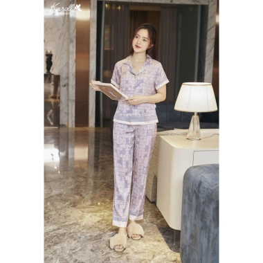 Bộ đồ mặc nhà nữ Karoll lụa luxury quần dài tay cộc giảm giá 18% chỉ 297.000đ