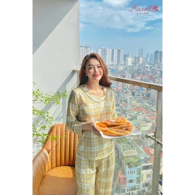 Bộ đồ mặc nhà nữ lụa luxury NH21.011 cổ tim, quần dài tay lửng, hoạ tiết kẻ - 267.500₫