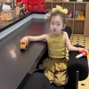 Bộ đồ mùa hè bé gái - Áo dây vàng, áo vest, quần ống rộng, giá ưu đãi 182k 2