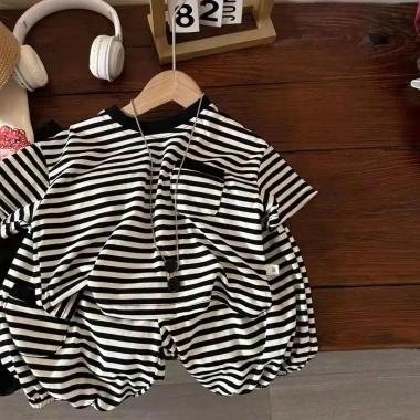Bộ Đồ Mùa Hè Bé Trai - Phong Cách Hàn Quốc Sọc Thời Trang, Giảm giá 208.220 VND 2