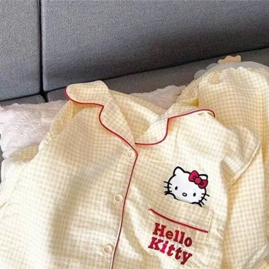 Bộ Đồ Ngủ Dài Tay Nữ Ô Vàng Hello Kitty - Cotton Mây Nhẹ, Bánh Bèo, Giá 155k