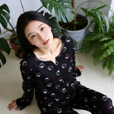 Bộ đồ ngủ Hello Kitty cotton gân xuân thu 2 mảnh in hình đáng yêu, thoải mái, giá ưu đãi 147k