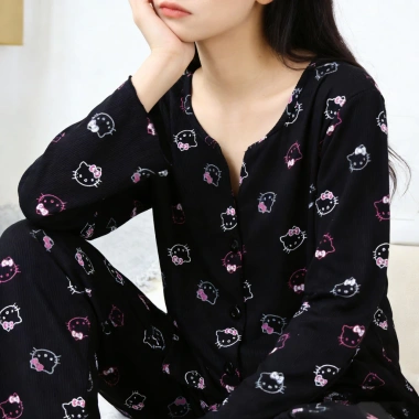 Bộ đồ ngủ Hello Kitty cotton gân xuân thu 2 mảnh in hình đáng yêu, thoải mái, giá ưu đãi 147k