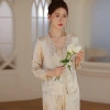 Bộ đồ ngủ lụa hai mảnh sang trọng – Áo V cổ chữ V, quần ren ống rộng, vải thoáng khí, chỉ 486.000 VND 3