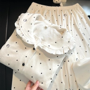 Bộ đồ ngủ nhung Hello Kitty ren chấm bi nữ dày dặn Giá ưu đãi 235.790₫ 3 Bộ đồ ngủ nhung Hello Kitty ren chấm bi nữ dày dặn Giá ưu đãi 235.790₫ 3