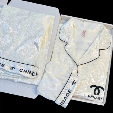 Bộ Đồ Ngủ Nhung Vàng Nữ Thu Đông 2.024 Dài tay phong cách Chanel sang trọng phù hợp kim cương chỉ 417.882 VND