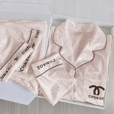 Bộ Đồ Ngủ Nhung Vàng Nữ Thu Đông 2.024 Dài tay phong cách Chanel sang trọng phù hợp kim cương chỉ 417.882 VND
