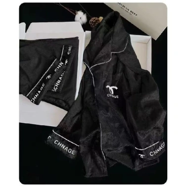 Bộ Đồ Ngủ Nhung Vàng Nữ Thu Đông 2.024 Dài tay phong cách Chanel sang trọng phù hợp kim cương chỉ 417.882 VND