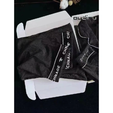 Bộ Đồ Ngủ Nhung Vàng Nữ Thu Đông 2.024 Dài tay phong cách Chanel sang trọng phù hợp kim cương chỉ 417.882 VND