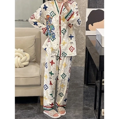 Bộ Đồ Ngủ Nữ Chữ Gấu Vàng Nhung Dài Tay Homewear Xuân Thu 2.024 Kích Thước Lớn Giá ưu đãi 467.942 VND 2 Bộ Đồ Ngủ Nữ Chữ Gấu Vàng Nhung Dài Tay Homewear Xuân Thu 2.024 Kích Thước Lớn Giá ưu đãi 467.942 VND 2