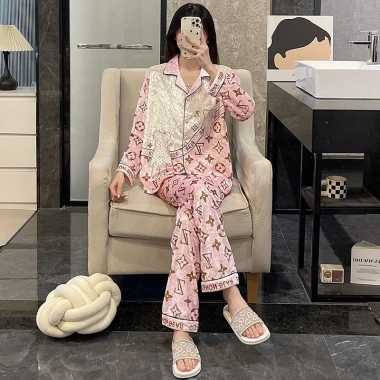 Bộ Đồ Ngủ Nữ Chữ Gấu Vàng Nhung Dài Tay Homewear Xuân Thu 2.024 Kích Thước Lớn Giá ưu đãi 467.942 VND