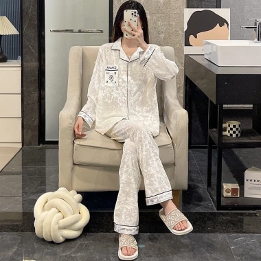 Bộ Đồ Ngủ Nữ Chữ Gấu Vàng Nhung Dài Tay Homewear Xuân Thu 2.024 Kích Thước Lớn Giá ưu đãi 467.942 VND