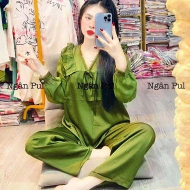 Bộ đồ ngủ nữ cổ V von ren, pijama tay dài, quần dài lụa xước, freesize 40-80kg, giảm còn 165.000 4 Bộ đồ ngủ nữ cổ V von ren, pijama tay dài, quần dài lụa xước, freesize 40-80kg, giảm còn 165.000 4