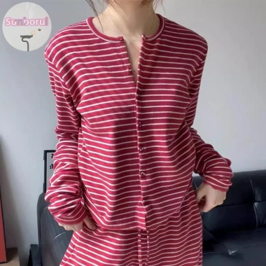Bộ đồ ngủ nữ dài tay phong cách Hàn Quốc sọc đỏ hoa hồng - Giá ưu đãi 211.900₫