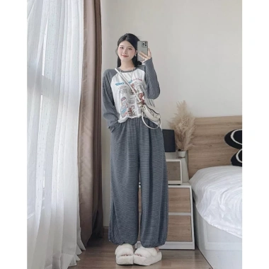 Bộ đồ ngủ nữ LILY HCOM26.678 áo thun in họa tiết mix quần suông dài tay 129.000 VND