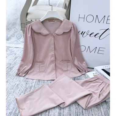 Bộ đồ ngủ nữ Pyjama BEAUTIFUL Y840E nhung tuyết tay lỡ hồng nhạt, cổ sóng trơn - Giá ưu đãi 207.200₫