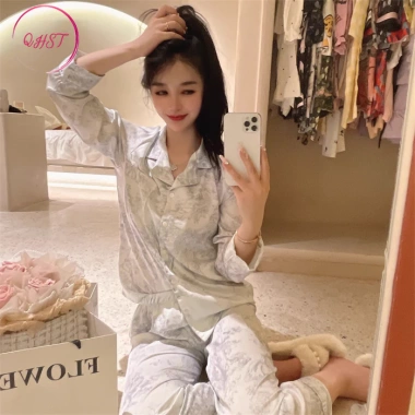 Bộ Đồ Ngủ Nữ Trung Hoa Mực Tranh Xám - Quần Dài, Tay Satin Mềm Nhập Khẩu 147k