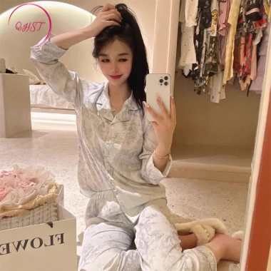Bộ Đồ Ngủ Nữ Trung Hoa Mực Tranh Xám - Quần Dài, Tay Satin Mềm Nhập Khẩu 147k