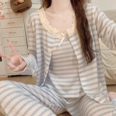 Bộ Đồ Ngủ Nữ Xuân Thu 2.025 - Sling Dài Tay Ba Mảnh, Miếng Lót Ngực, Thân Thiện Da 2 Bộ Đồ Ngủ Nữ Xuân Thu 2.025 - Sling Dài Tay Ba Mảnh, Miếng Lót Ngực, Thân Thiện Da 2