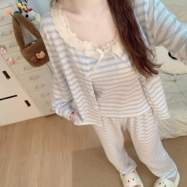 Bộ Đồ Ngủ Nữ Xuân Thu 2.025 - Sling Dài Tay Ba Mảnh, Miếng Lót Ngực, Thân Thiện Da 5 Bộ Đồ Ngủ Nữ Xuân Thu 2.025 - Sling Dài Tay Ba Mảnh, Miếng Lót Ngực, Thân Thiện Da 5