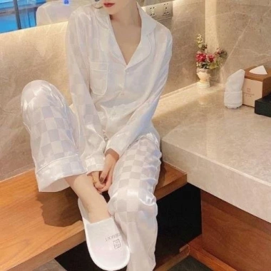 Bộ Đồ Ngủ Pijama Lụa Gấm Cao Cấp Áo Dài - Quần Dài Giá Ưu Đãi 129k