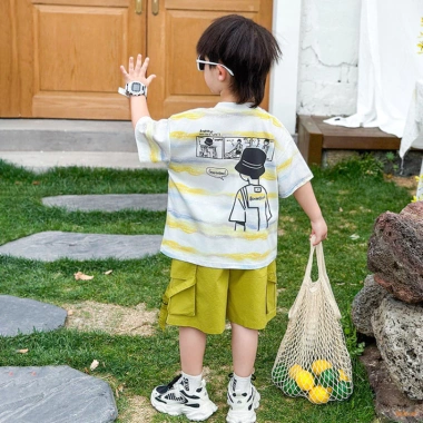 Bộ đồ trẻ em bé trai phong cách Hàn Quốc, áo ngắn tay in vui vẻ và quần short 2