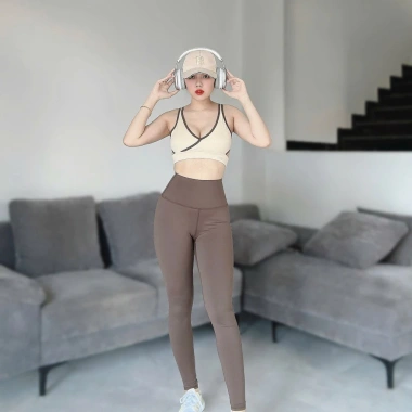 Bộ Đồ Yoga Nữ UNIQ - Áo Vạt Chéo và Legging Cạp Cao, Thoáng Co Giãn, Giá 387k
