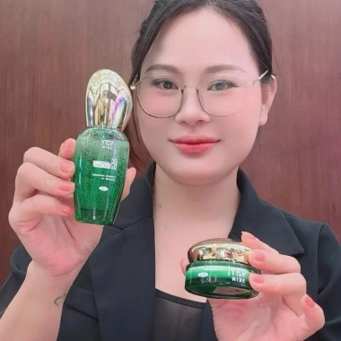 Bộ Đôi B5 Lục Tảo Y.SKIN 30ml Collagen Skincare Son Massage Rau Má - Dưỡng ẩm sâu, giảm nếp nhăn, giá ưu đãi 355.000đ