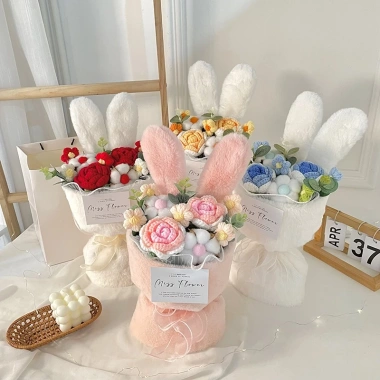 Bó Hoa Gấu Bông Hoa Búp Bê Hoạt Hình - Quà Tặng 8/3, Sinh Nhật, Tốt Nghiệp kèm Túi, Thiệp, Đèn 3 Bó Hoa Gấu Bông Hoa Búp Bê Hoạt Hình - Quà Tặng 8/3, Sinh Nhật, Tốt Nghiệp kèm Túi, Thiệp, Đèn 3