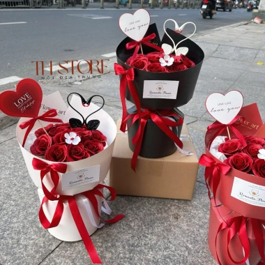 Bó hoa sáp tim và thiên nga kèm túi, đèn, thiệp: Quà Valentine, sinh nhật, 8/3, 20/10, giá chỉ 209.000đ 2