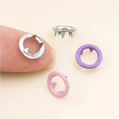Bộ kìm bấm khuy cúc áo đa năng, hộp 100 chi tiết cúc áo đủ màu - Giá chỉ 22.000₫ 6 Bộ kìm bấm khuy cúc áo đa năng, hộp 100 chi tiết cúc áo đủ màu - Giá chỉ 22.000₫ 6
