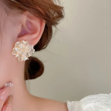 Bộ Kim Cương Mori Mạ Vàng - Bông Tai Hoa Đinh Tán Thanh Lịch Giá 47.000₫