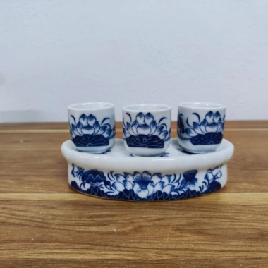 Bộ kỷ cong 5 chén Bát Tràng men lam họa rồng sen chén nước thờ cúng chỉ 50.000 6 Bộ kỷ cong 5 chén Bát Tràng men lam họa rồng sen chén nước thờ cúng chỉ 50.000 6