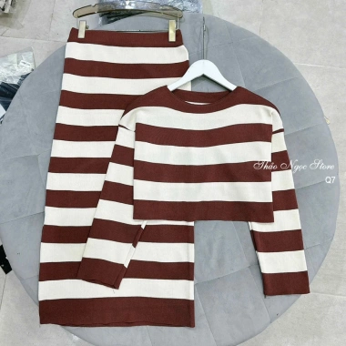 Bộ len sọc nữ croptop trễ vai + chân váy ôm dài - Giá ưu đãi 215k Thảo Ngọc Store
