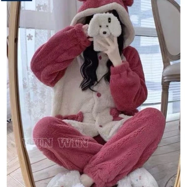 Bộ lông gấu dâu trắng đỏ - Mũ trùm đầu, tai gấu xinh, lông mềm mịn, giá ưu đãi 192k