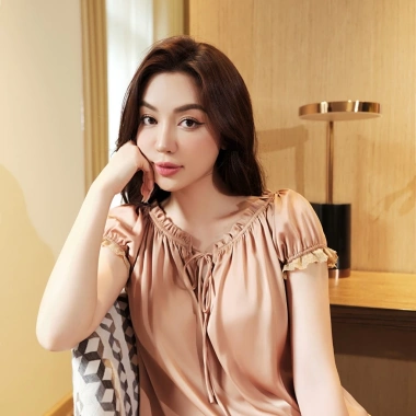 Bộ Mặc Nhà Nữ Lụa Cao Cấp BN465 – Áo Ngắn Tay, Quần Đùi Siêu Mát, Giá 580k