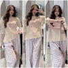 Bộ Mặc Nhà Nữ YangYang HCOM26.805 – Áo Thun Dài Tay In Chữ, Quần Suông Caro Thô, Chất Mềm Mịn, Giá 249.000₫ 4