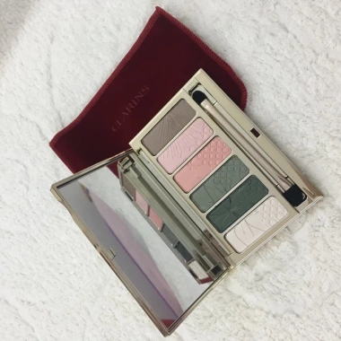Bộ màu mắt Clarins Garden Escape 6 màu - Lâu trôi, đậm màu, Giá chỉ 1.349.000đ 5 Bộ màu mắt Clarins Garden Escape 6 màu - Lâu trôi, đậm màu, Giá chỉ 1.349.000đ 5